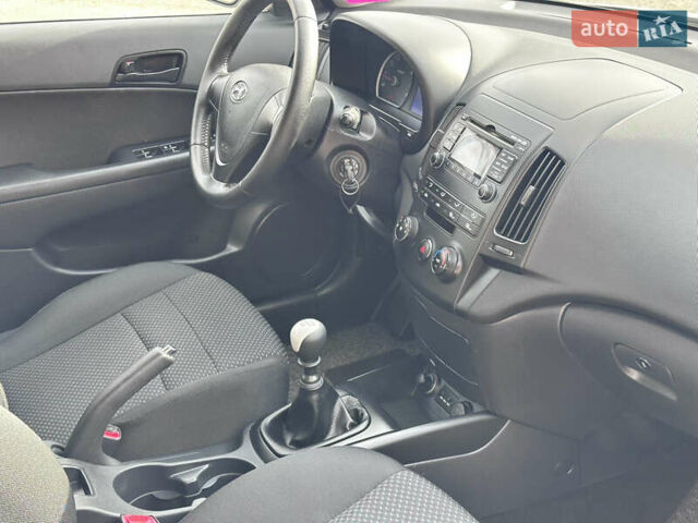 Белый Хендай i30, объемом двигателя 1.4 л и пробегом 203 тыс. км за 6600 $, фото 18 на Automoto.ua