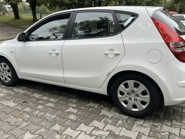 Белый Хендай i30, объемом двигателя 1.6 л и пробегом 210 тыс. км за 5999 $, фото 7 на Automoto.ua