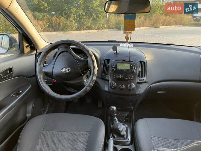 Белый Хендай i30, объемом двигателя 1.4 л и пробегом 160 тыс. км за 6700 $, фото 11 на Automoto.ua