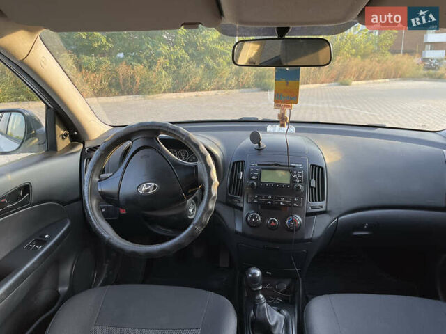 Белый Хендай i30, объемом двигателя 1.4 л и пробегом 160 тыс. км за 6700 $, фото 10 на Automoto.ua