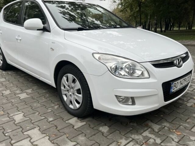 Белый Хендай i30, объемом двигателя 1.6 л и пробегом 210 тыс. км за 5999 $, фото 3 на Automoto.ua