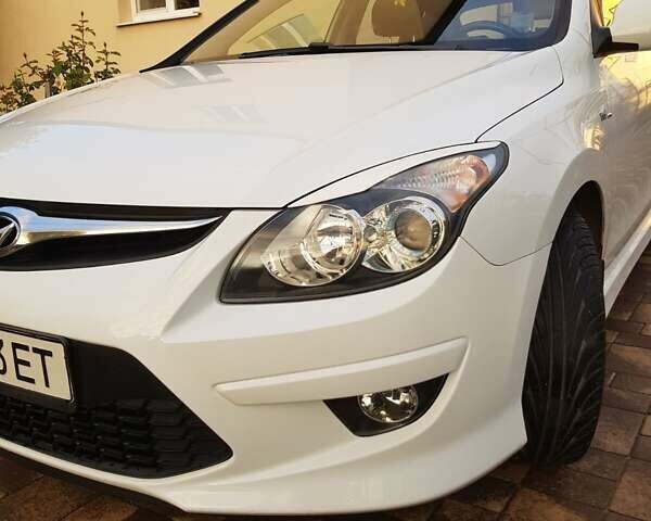 Белый Хендай i30, объемом двигателя 1.59 л и пробегом 218 тыс. км за 6700 $, фото 9 на Automoto.ua