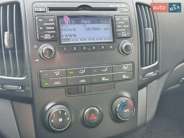 Белый Хендай i30, объемом двигателя 1.4 л и пробегом 203 тыс. км за 6600 $, фото 21 на Automoto.ua