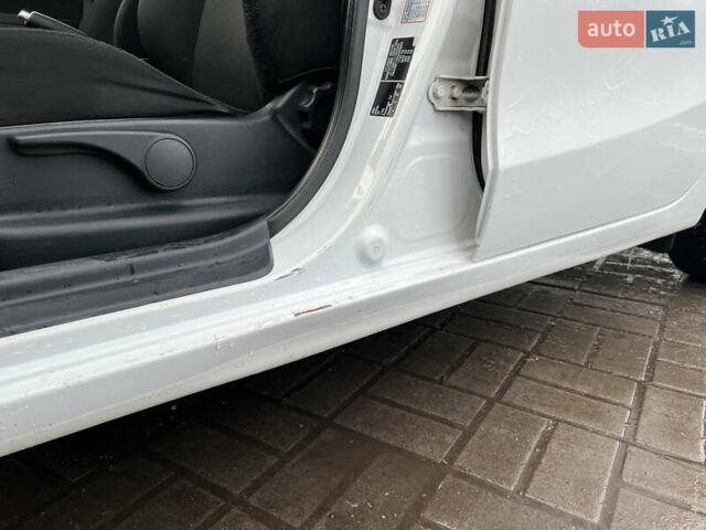 Белый Хендай i30, объемом двигателя 1.4 л и пробегом 190 тыс. км за 4800 $, фото 17 на Automoto.ua