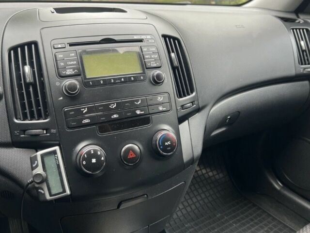 Белый Хендай i30, объемом двигателя 1.6 л и пробегом 210 тыс. км за 5999 $, фото 13 на Automoto.ua