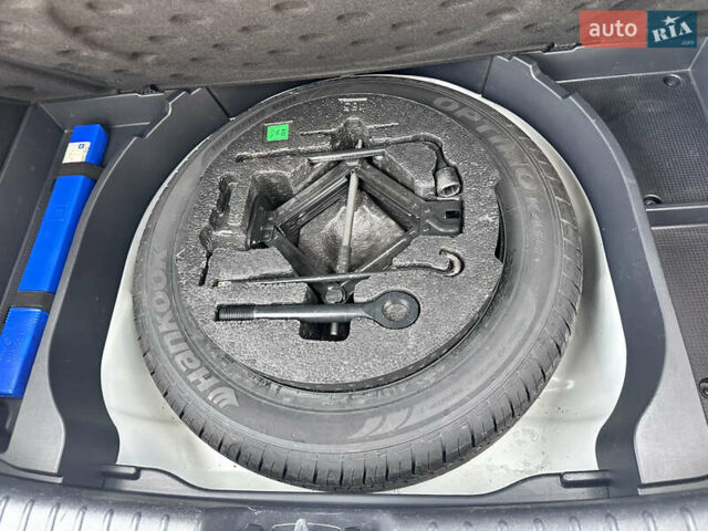 Белый Хендай i30, объемом двигателя 1.4 л и пробегом 203 тыс. км за 6600 $, фото 15 на Automoto.ua