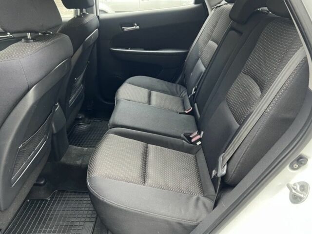 Белый Хендай i30, объемом двигателя 1.6 л и пробегом 210 тыс. км за 5999 $, фото 11 на Automoto.ua