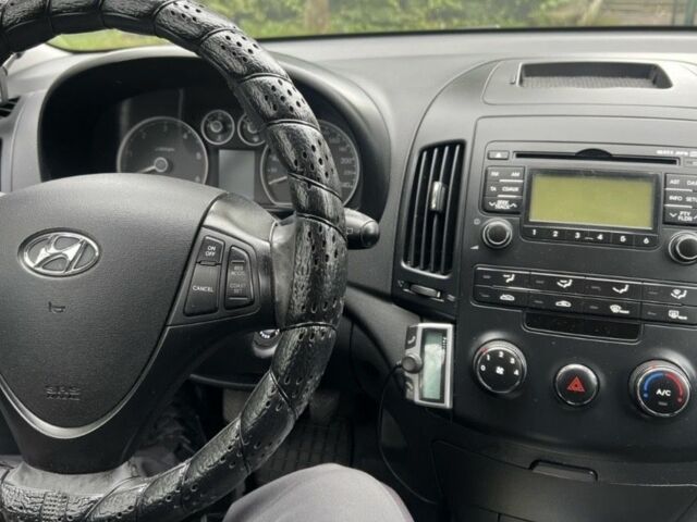 Белый Хендай i30, объемом двигателя 1.6 л и пробегом 210 тыс. км за 5999 $, фото 12 на Automoto.ua