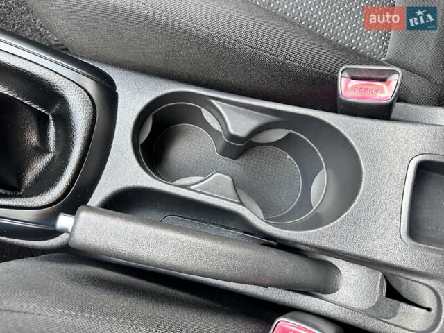 Белый Хендай i30, объемом двигателя 1.4 л и пробегом 203 тыс. км за 6600 $, фото 23 на Automoto.ua