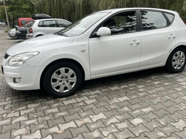 Белый Хендай i30, объемом двигателя 1.6 л и пробегом 210 тыс. км за 5999 $, фото 9 на Automoto.ua
