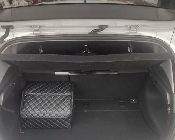 Белый Хендай i30, объемом двигателя 1.4 л и пробегом 171 тыс. км за 6800 $, фото 10 на Automoto.ua