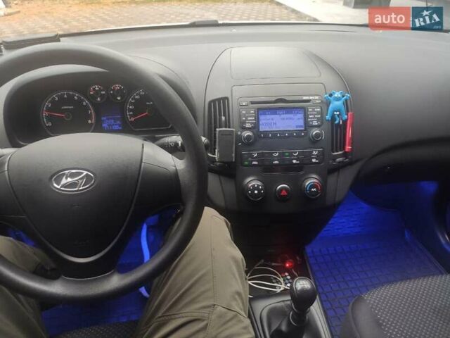 Белый Хендай i30, объемом двигателя 1.4 л и пробегом 171 тыс. км за 6800 $, фото 21 на Automoto.ua