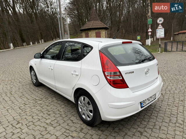 Белый Хендай i30, объемом двигателя 1.6 л и пробегом 212 тыс. км за 5400 $, фото 5 на Automoto.ua
