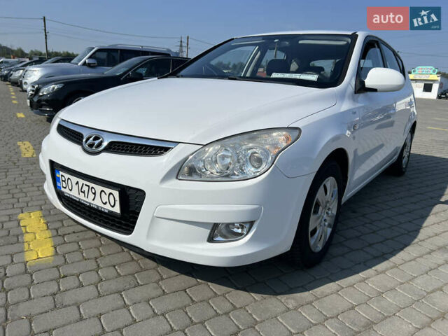 Белый Хендай i30, объемом двигателя 1.58 л и пробегом 205 тыс. км за 5700 $, фото 5 на Automoto.ua
