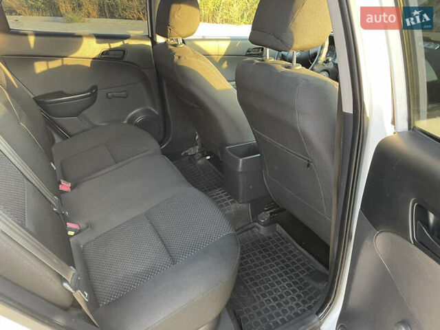 Белый Хендай i30, объемом двигателя 1.4 л и пробегом 160 тыс. км за 6700 $, фото 7 на Automoto.ua