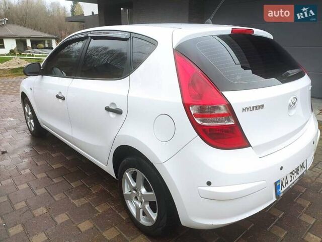 Белый Хендай i30, объемом двигателя 1.4 л и пробегом 171 тыс. км за 6800 $, фото 16 на Automoto.ua
