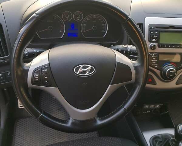 Белый Хендай i30, объемом двигателя 1.59 л и пробегом 218 тыс. км за 6700 $, фото 21 на Automoto.ua