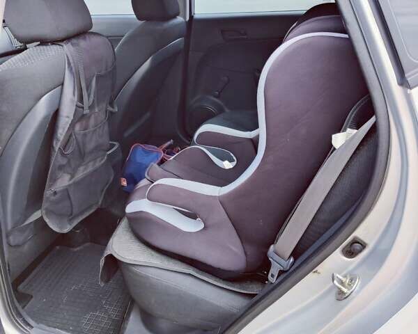 Белый Хендай i30, объемом двигателя 1.6 л и пробегом 163 тыс. км за 6500 $, фото 23 на Automoto.ua