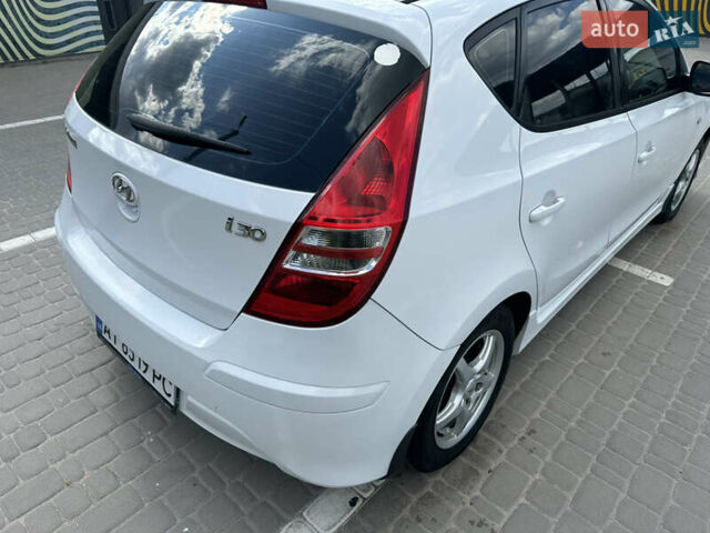 Білий Хендай i30, об'ємом двигуна 1.59 л та пробігом 202 тис. км за 6900 $, фото 36 на Automoto.ua