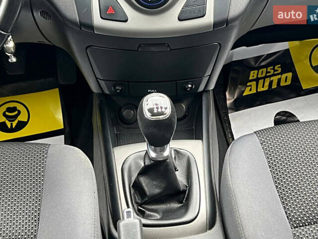 Белый Хендай i30, объемом двигателя 1.58 л и пробегом 250 тыс. км за 5700 $, фото 12 на Automoto.ua