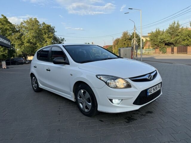 Белый Хендай i30, объемом двигателя 1.6 л и пробегом 150 тыс. км за 5950 $, фото 6 на Automoto.ua