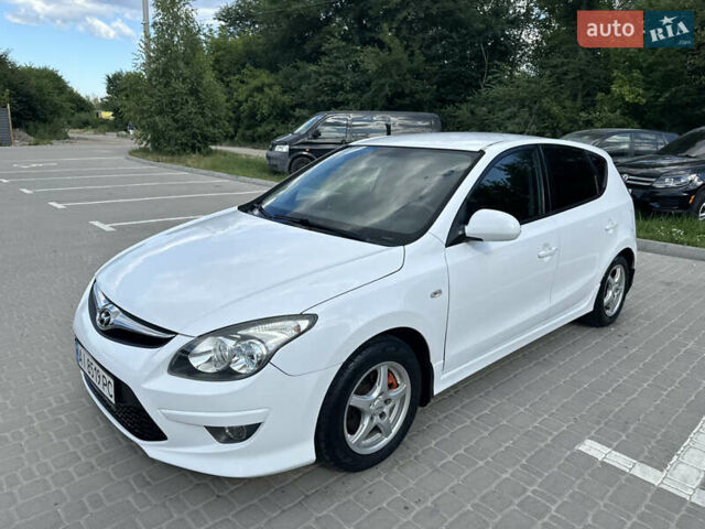 Білий Хендай i30, об'ємом двигуна 1.59 л та пробігом 202 тис. км за 6900 $, фото 89 на Automoto.ua