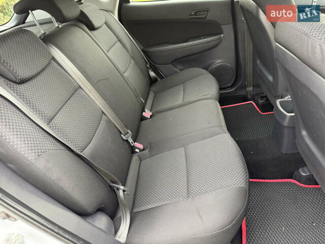 Белый Хендай i30, объемом двигателя 1.6 л и пробегом 164 тыс. км за 7500 $, фото 17 на Automoto.ua