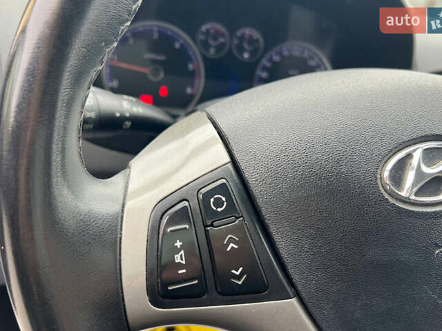 Белый Хендай i30, объемом двигателя 1.58 л и пробегом 250 тыс. км за 5700 $, фото 21 на Automoto.ua