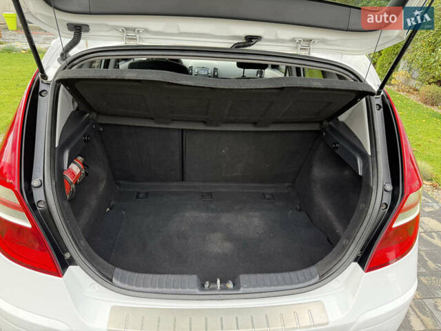 Белый Хендай i30, объемом двигателя 1.6 л и пробегом 164 тыс. км за 7500 $, фото 18 на Automoto.ua