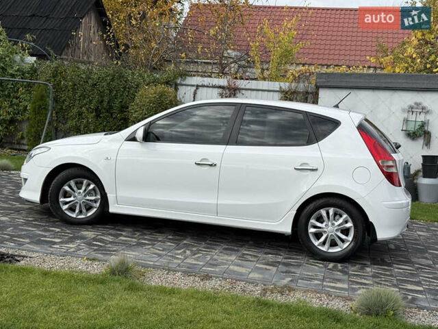 Белый Хендай i30, объемом двигателя 1.6 л и пробегом 164 тыс. км за 7500 $, фото 19 на Automoto.ua