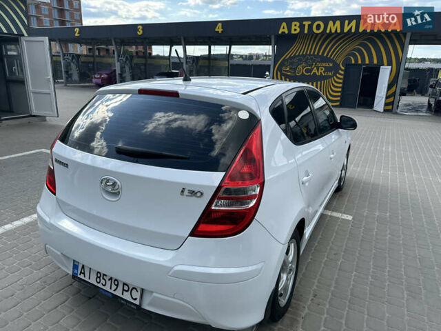 Білий Хендай i30, об'ємом двигуна 1.59 л та пробігом 202 тис. км за 6900 $, фото 56 на Automoto.ua