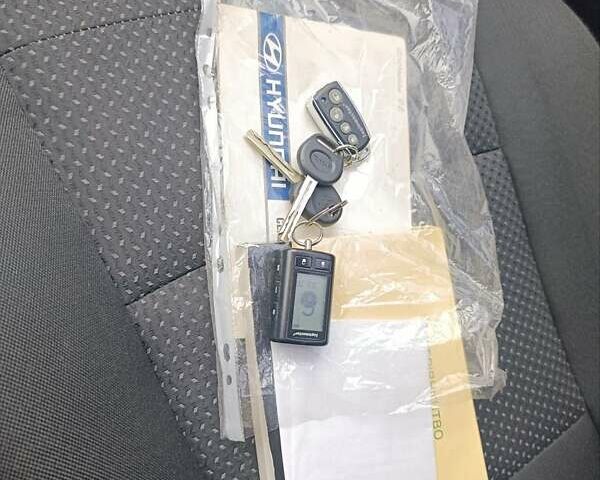 Белый Хендай i30, объемом двигателя 1.6 л и пробегом 171 тыс. км за 7650 $, фото 9 на Automoto.ua