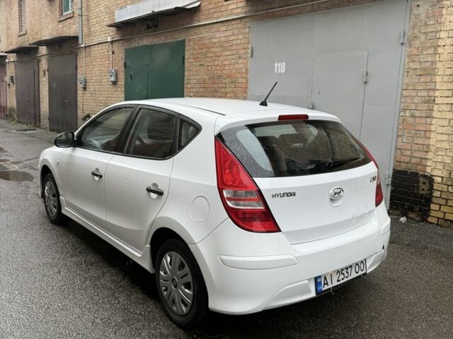 Белый Хендай i30, объемом двигателя 1.4 л и пробегом 234 тыс. км за 4999 $, фото 11 на Automoto.ua