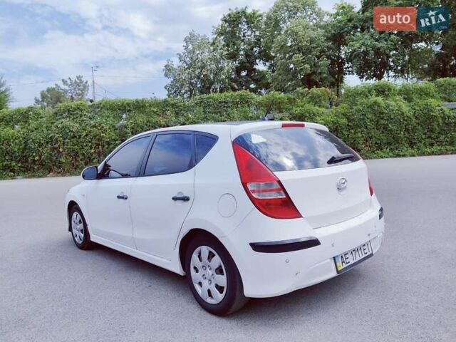 Белый Хендай i30, объемом двигателя 1.6 л и пробегом 163 тыс. км за 6500 $, фото 7 на Automoto.ua