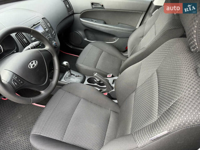 Белый Хендай i30, объемом двигателя 1.6 л и пробегом 164 тыс. км за 7500 $, фото 10 на Automoto.ua