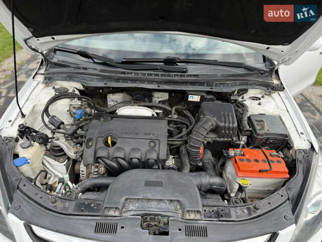 Белый Хендай i30, объемом двигателя 1.6 л и пробегом 164 тыс. км за 7500 $, фото 22 на Automoto.ua