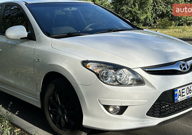 Білий Хендай i30, об'ємом двигуна 1.6 л та пробігом 123 тис. км за 8200 $, фото 6 на Automoto.ua
