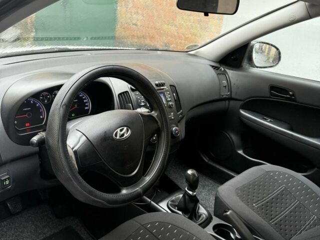 Белый Хендай i30, объемом двигателя 1.4 л и пробегом 234 тыс. км за 4999 $, фото 3 на Automoto.ua