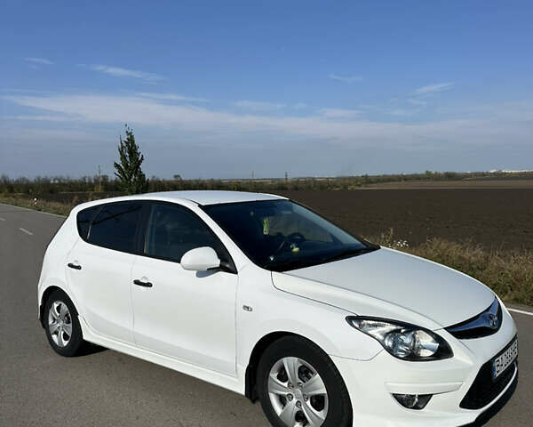 Білий Хендай i30, об'ємом двигуна 1.6 л та пробігом 192 тис. км за 7800 $, фото 5 на Automoto.ua