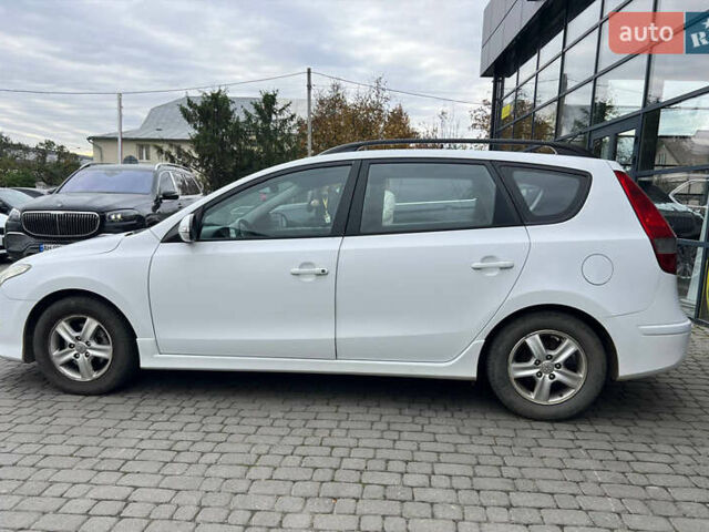 Белый Хендай i30, объемом двигателя 1.58 л и пробегом 250 тыс. км за 5700 $, фото 3 на Automoto.ua