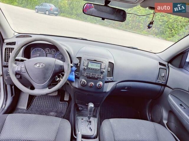 Белый Хендай i30, объемом двигателя 1.6 л и пробегом 163 тыс. км за 6500 $, фото 20 на Automoto.ua
