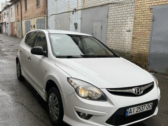 Белый Хендай i30, объемом двигателя 1.4 л и пробегом 234 тыс. км за 4999 $, фото 8 на Automoto.ua