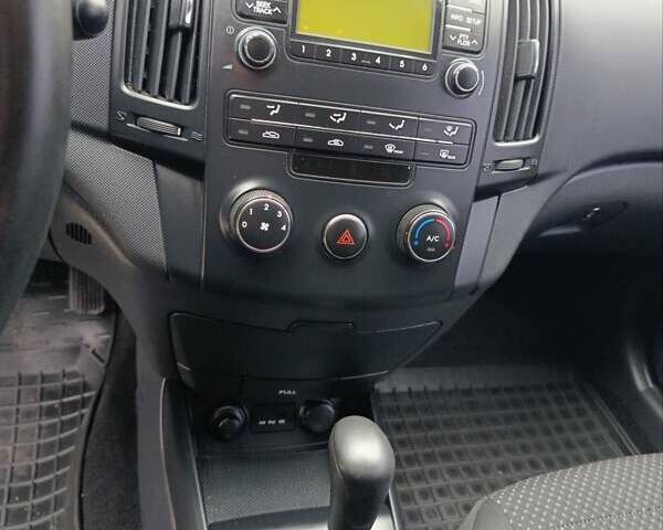 Белый Хендай i30, объемом двигателя 1.6 л и пробегом 171 тыс. км за 7650 $, фото 18 на Automoto.ua