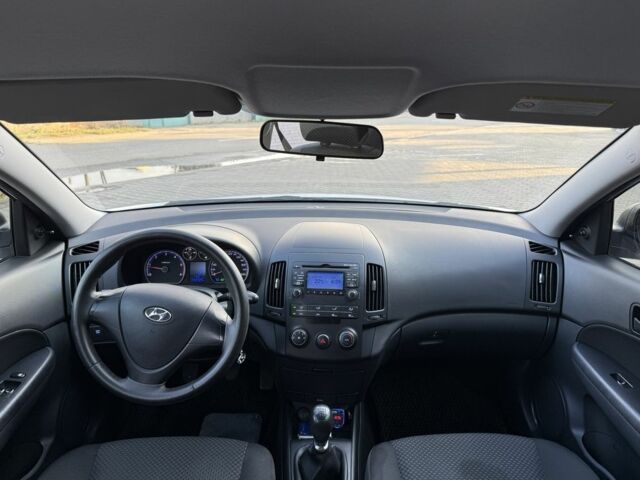 Белый Хендай i30, объемом двигателя 1.6 л и пробегом 150 тыс. км за 5950 $, фото 12 на Automoto.ua