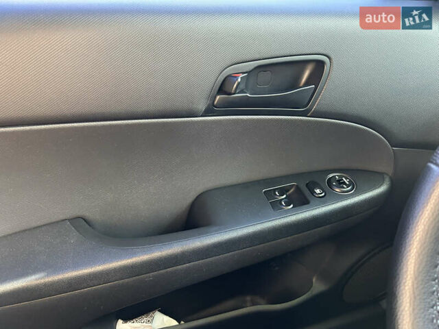 Білий Хендай i30, об'ємом двигуна 1.6 л та пробігом 123 тис. км за 8200 $, фото 8 на Automoto.ua