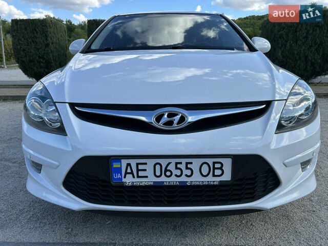 Білий Хендай i30, об'ємом двигуна 1.6 л та пробігом 123 тис. км за 8200 $, фото 1 на Automoto.ua