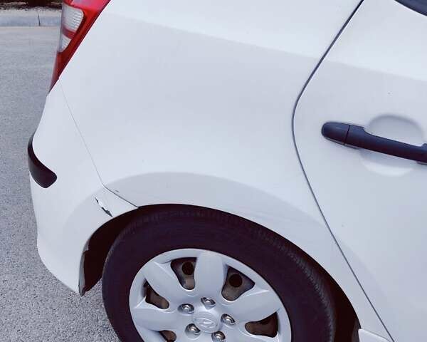 Белый Хендай i30, объемом двигателя 1.6 л и пробегом 163 тыс. км за 6500 $, фото 12 на Automoto.ua