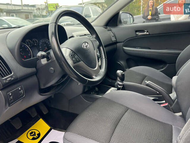 Белый Хендай i30, объемом двигателя 1.58 л и пробегом 250 тыс. км за 5700 $, фото 20 на Automoto.ua