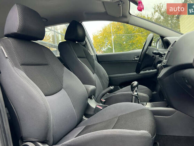 Белый Хендай i30, объемом двигателя 1.58 л и пробегом 250 тыс. км за 5700 $, фото 8 на Automoto.ua