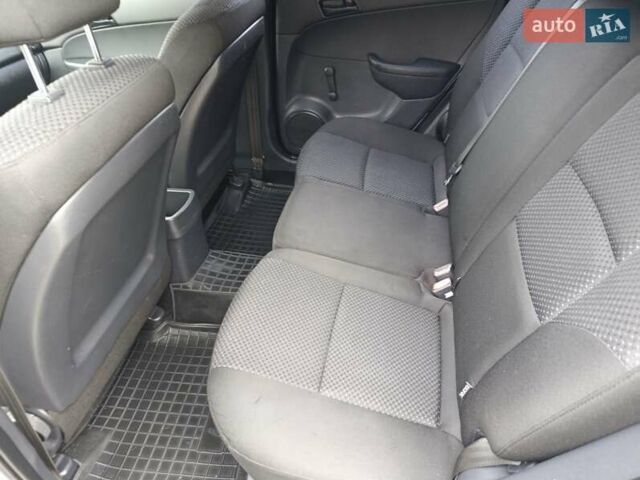 Белый Хендай i30, объемом двигателя 1.6 л и пробегом 171 тыс. км за 7650 $, фото 19 на Automoto.ua